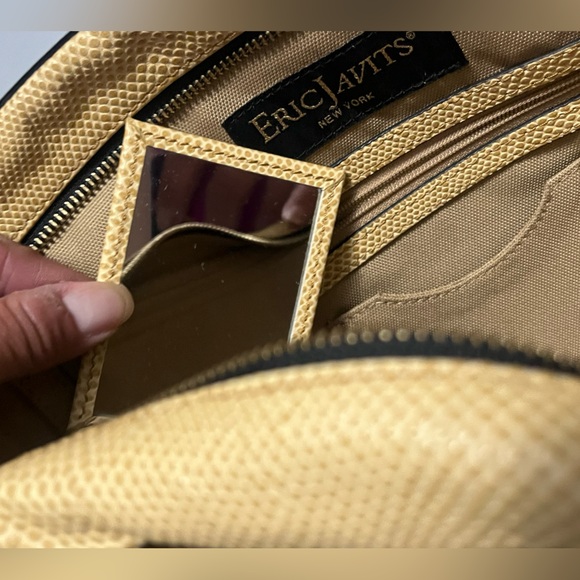 Vintage! Eric Javits quilted leather shoulder bag in tan with black patent trim - Picture 11 of 13